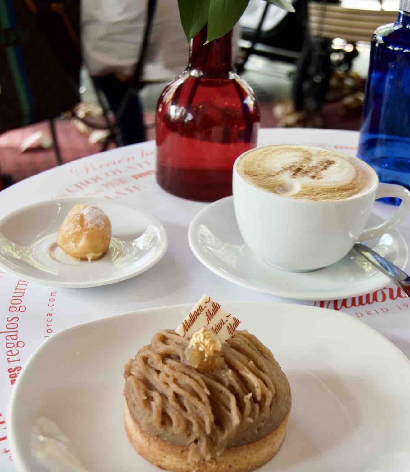 Caf&eacute; y postre de Pasteler&iacute;a Mallorca